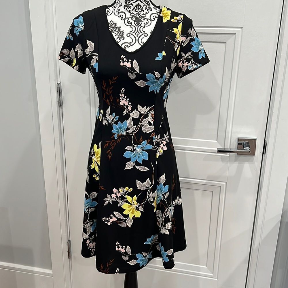 NEW! Apt. 9 Black Floral Stretch Short Sleeve V Neck Dress S